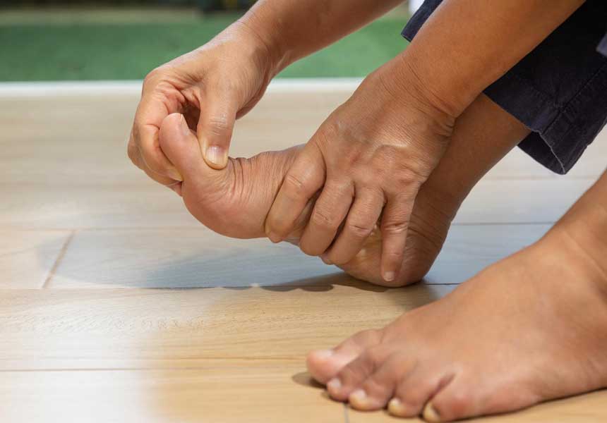 통풍은 초기에 보통 첫번째 엄지발가락 부터 시작된다